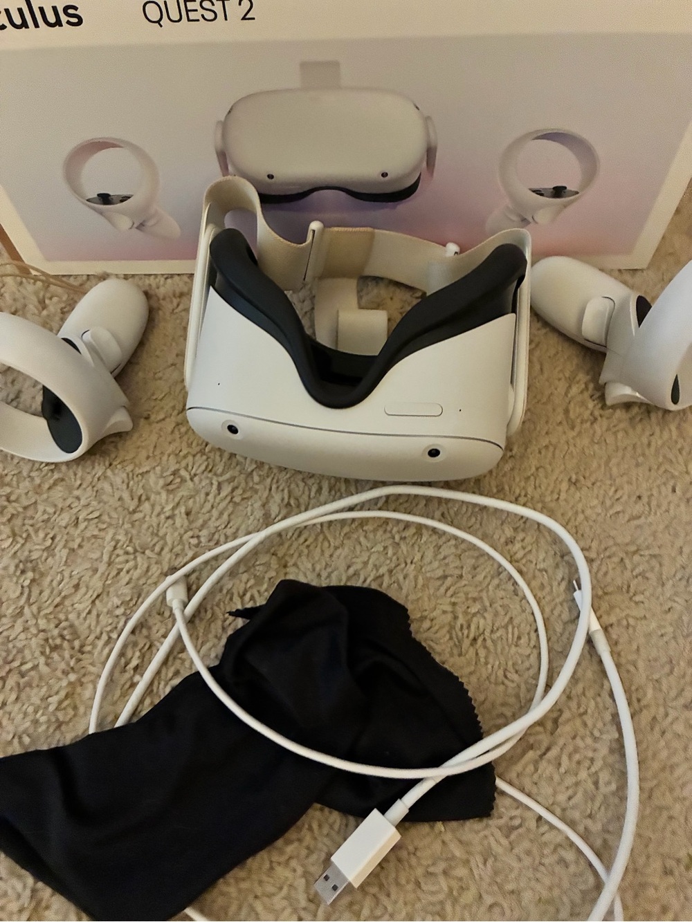 Oculus Quest 2 White Standalone VR Headset with White Controllers